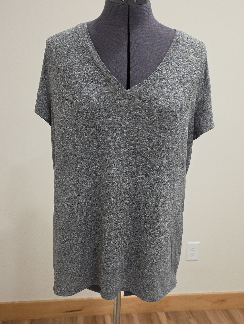 Mossimo Supply Co. Heather Gray V-Neck Short Sleeve Tee